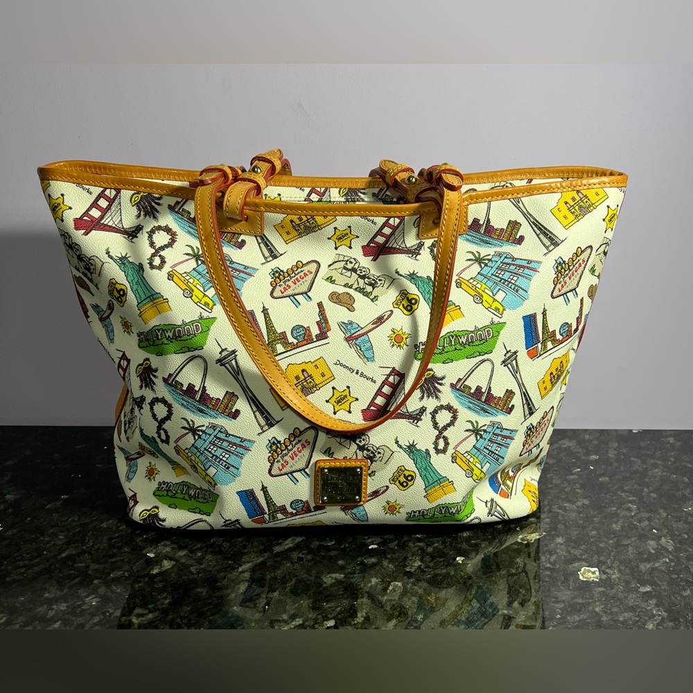 HTF Sold Out Dooney & Bourke Americana Landmark Tote - Picture 2 of 12